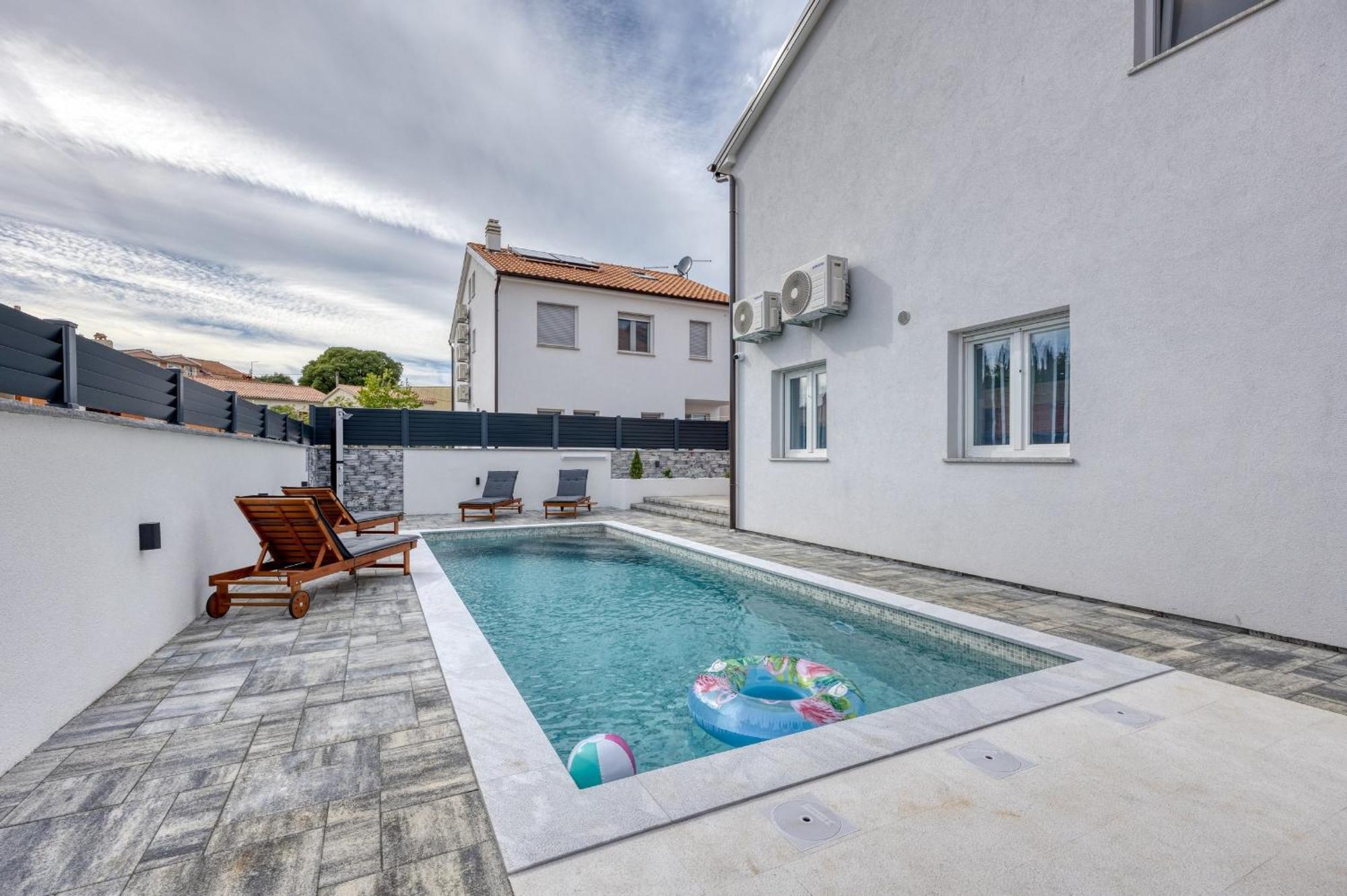 Paansa Villa *